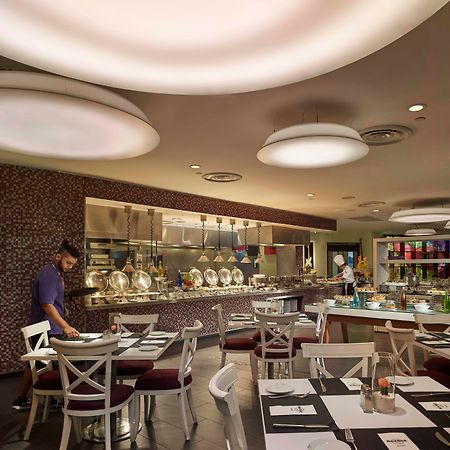 Hard Rock Hotel Penang Batu Ferringhi Zewnętrze zdjęcie The interior of the restaurant