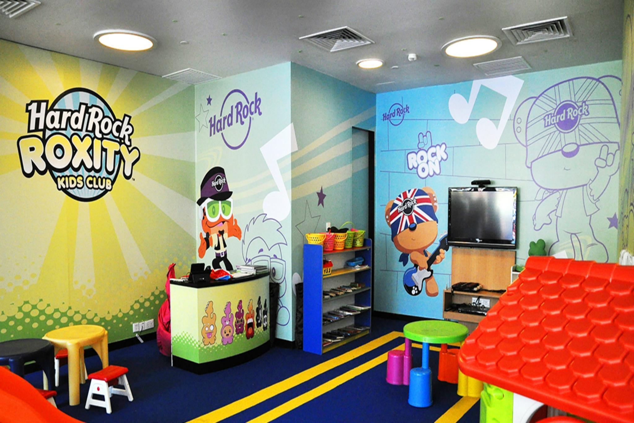 Hard Rock Hotel Penang Batu Ferringhi Zewnętrze zdjęcie The interior of a typical Hard Rock Kidz Club