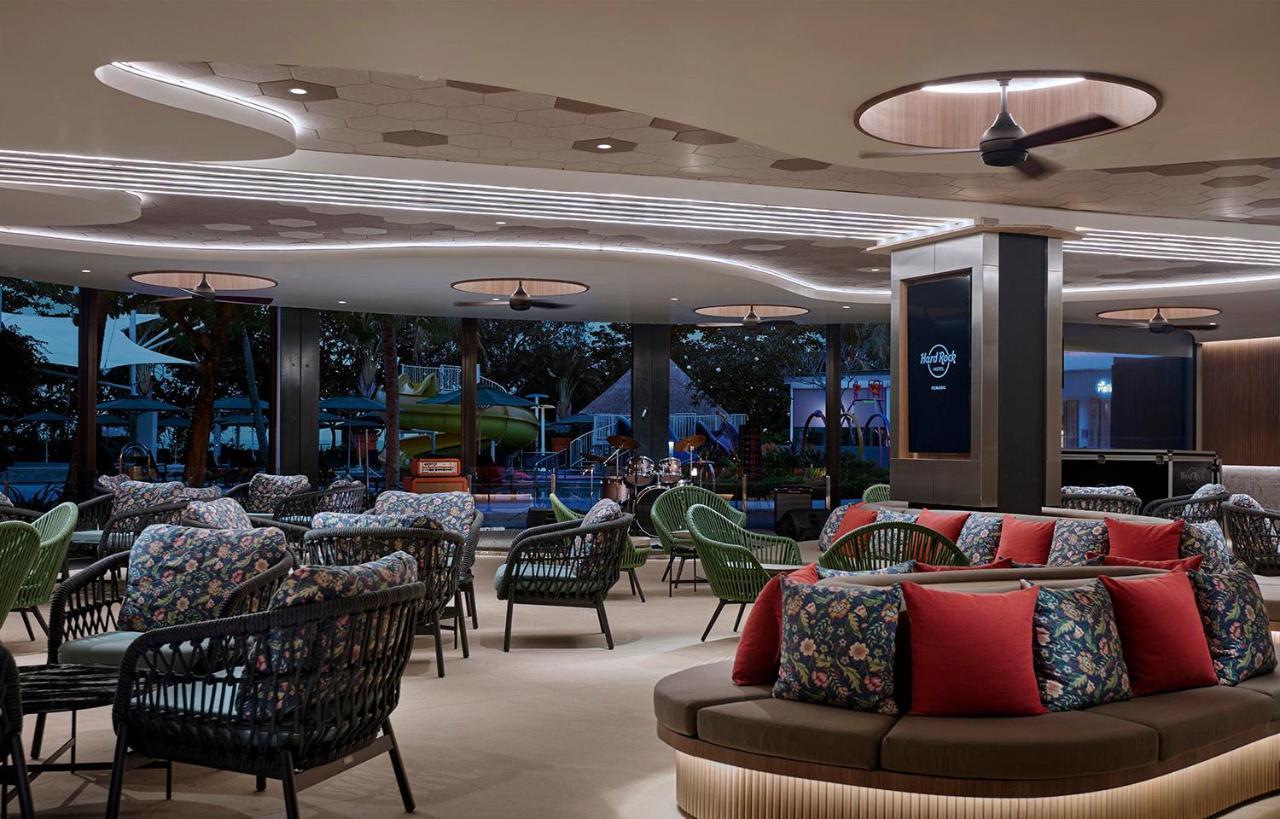 Hard Rock Hotel Penang Batu Ferringhi Zewnętrze zdjęcie The lounge at the airport