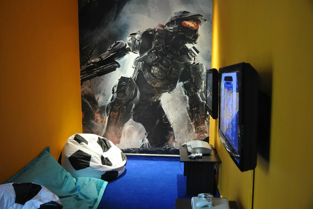 Hard Rock Hotel Penang Batu Ferringhi Zewnętrze zdjęcie A Halo 3 themed bedroom